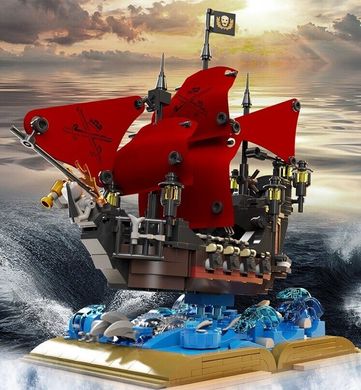 Конструктор пиратский корабль Месть королевы Анны с подставкой магическая книга 13020 (966 деталей)